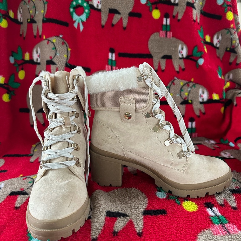 Women's Cream Lace-Up Ankle Boots